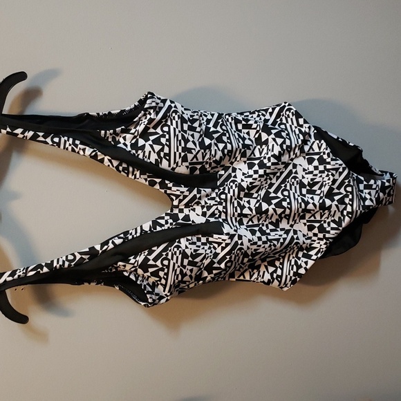 Sunproof by Weatherproof NWT Black and White Tank Swimsuit - Picture 1 of 7